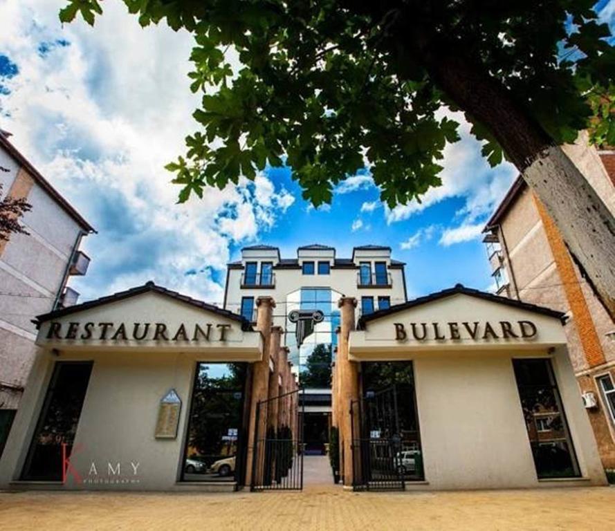 Hotel Bulevard Hunedoara Ngoại thất bức ảnh